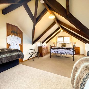 Glenorchy Lake House - Upstairs bedroom - Bed & Breakfast Near Me - Glenorchy, OTA Glenorchy Lake House - Upstairs bedroom - Bed & Breakfast Near Me - Glenorchy, OTA