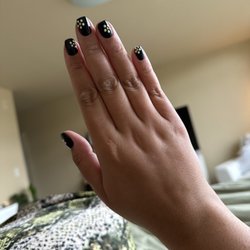Elly Nails Spa - Love this place, they always clean up the cuticles sooooo nice