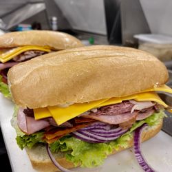 The Sandwich Spot - For meat lover ( turkey, roast beef and Ham )
The meat heat - extra bacon and cheese