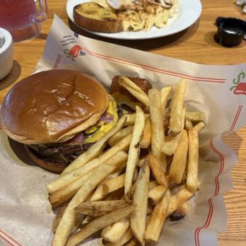 Chili's - 3 for me The Big QP Burger with plenty of fries. Hot and fresh. Nice - Tex-Mex Near Me - San Jose, California Chili's - 3 for me The Big QP Burger with plenty of fries. Hot and fresh. Nice - Tex-Mex Near Me - San Jose, California