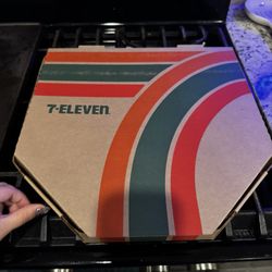 7-Eleven - Large Pizza - Cheese