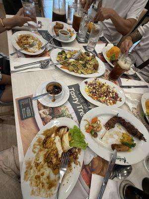 The Aristocrat Bakeshop - Roxas Blvd, Manila by null