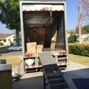 U-Pack Moving - Use the space you need, then install the bulkhead. So convenient and you don't have to drive it! - Movers Near Me - Pacoima, California U-Pack Moving - Use the space you need, then install the bulkhead. So convenient and you don't have to drive it! - Movers Near Me - Pacoima, California