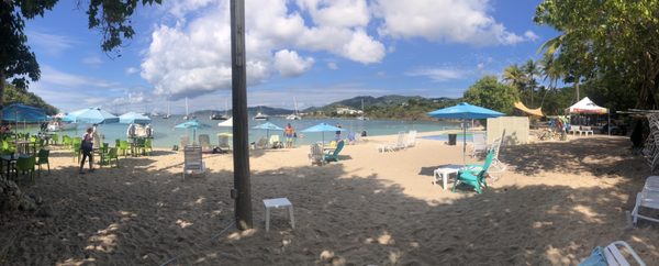 Dinghy's Beach Bar & Grill by null