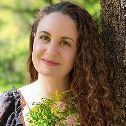 Bobbie Larson,  CHT - Bobbie Larson, C.Ht., Reiki Practitioner, Owner of Magick Oak