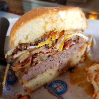 Mi Viejo Molino Santa Lucía - Burger with egg,  mushrooms, bacon and cheese. Big enough to share - Restaurants Near Me - Mérida, YUC