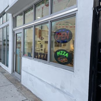 Casa Roma Pizza al Taglio - Exterior walking in from NW 31st Street - Pizza Near Me - Miami, Florida