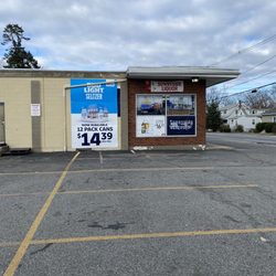 Sunnyside Liquors - Parking