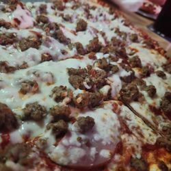 Zio's Pizza - Meat lovers