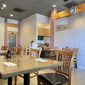 Ramen Nippon - 7/28/24: inside atound 2pm on a Sunday - Ramen Near Me - Reseda, California