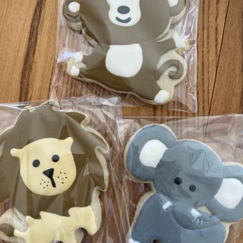 Sweet Daisies Bakery - Custom Cakes Near Me - Aurora, Illinois