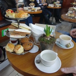 Post Verkade Cruises - High tea