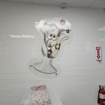 Loard's Ice Cream - Decor - Ice Cream & Frozen Yogurt Near Me - San Leandro, California Loard's Ice Cream - Decor - Ice Cream & Frozen Yogurt Near Me - San Leandro, California