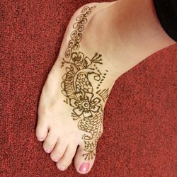 Eyebrow Threading Era - Henna tattoo on foot
