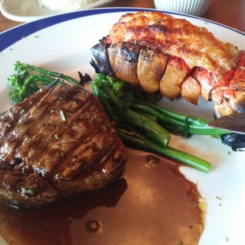 Blue Pointe Oyster Bar and Seafood Grill - Seafood Near Me - Fort Myers, Florida