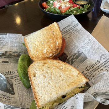 Artisan Eatery - Chicken salad sandwich and arugula salad - New American Near Me - Fort Myers, Florida Artisan Eatery - Chicken salad sandwich and arugula salad - New American Near Me - Fort Myers, Florida