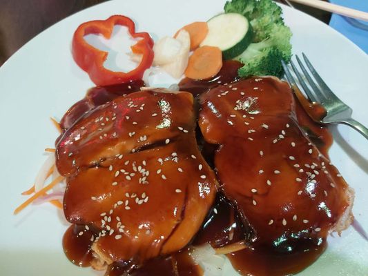 Canaan Sushi by null