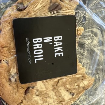 Jongewaard's Bake n Broil - Bland chocolate chip cookie - American Near Me - Long Beach, California