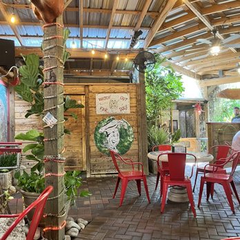 Yellow Dog Eats - Outdoor seating - Sandwiches Near Me - Windermere, Florida Yellow Dog Eats - Outdoor seating - Sandwiches Near Me - Windermere, Florida