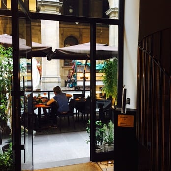 La Petite - Cocktail Bars Near Me - Florence, FI