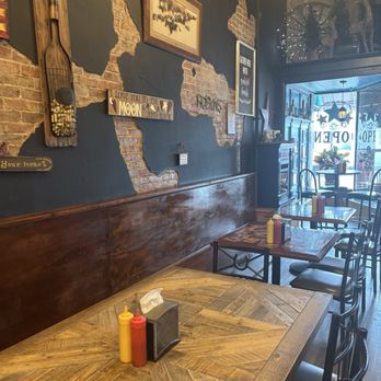 Robyn's - Burgers Near Me - Cameron, Missouri