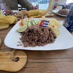 Sabor De Mi Tierra - Arroz Moro, yuca
