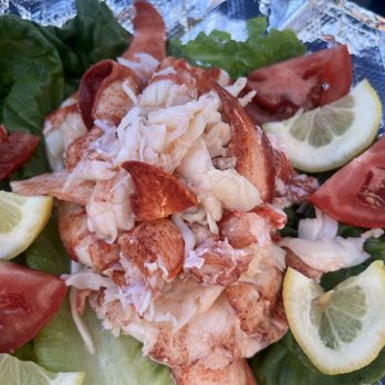 Red's Eats - Lobster plate - Seafood Near Me - Wiscasset, Maine