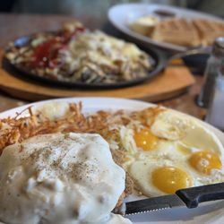Huckleberry's Breakfast & Lunch - Chicken fried steak (HUGE), eggs, crispy hash browns, biscuits and country gravy
