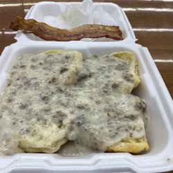 Mamma's Country Cooking - Double biscuits and gravy.