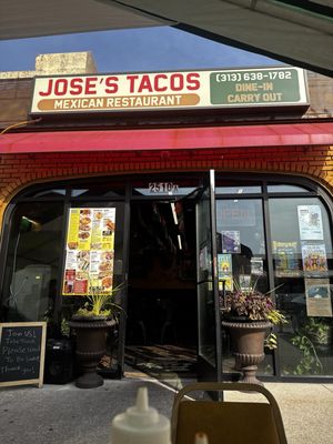 Jose's Tacos by null