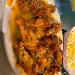 Wildwoods Bar & Grill - Hot butter garlic wings