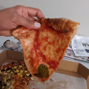 Fourno Pizza & Grill - Soggy, watery pizza slices of Veg Pizza//Please don't try this. - Pizza Near Me - Drexel Hill, Pennsylvania