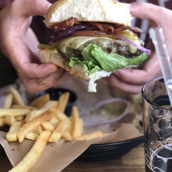 Barrio Brewing - Southwestern burger - added bacon - American Near Me - Mesa, Arizona