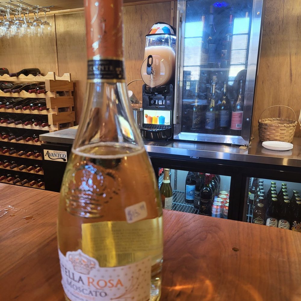 Riverwood Winery - Moscato - Wineries Near Me - Rushville, Missouri Riverwood Winery - Moscato - Wineries Near Me - Rushville, Missouri