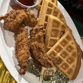 Broderick Roadhouse - Chicken n Waffles - Gastropubs Near Me - West Sacramento, California Broderick Roadhouse - Chicken n Waffles - Gastropubs Near Me - West Sacramento, California