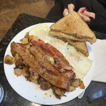 Theo's Cozy Corner - Breakfast & Brunch Near Me - Boston, Massachusetts