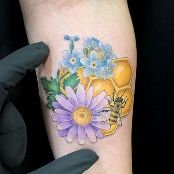Studio City Tattoo - Flowers and Be by Eli - Tattoo Near Me - Studio City, California Studio City Tattoo - Flowers and Be by Eli - Tattoo Near Me - Studio City, California