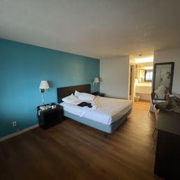 Room. Looks cleaner than it is. Room. Looks cleaner than it is.