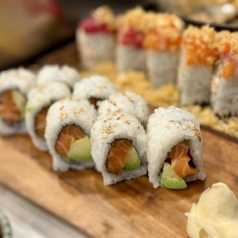 Sushi nunu - Simple salmon avocado roll - Sushi Bars Near Me - Frisco, Texas