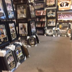 Hometown Collectibles - Hometown Collectibles of North Attleborough -- Emerald Square Mall : 999 Washington Street / Route 1, North Attleborough           Interior