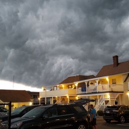 Storm rolling in Storm rolling in