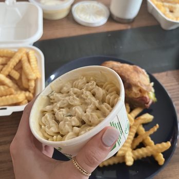 TriBecca’s Sandwich Shop - Pepper Jack Mac and Cheese - Sandwiches Near Me - Chicago, Illinois