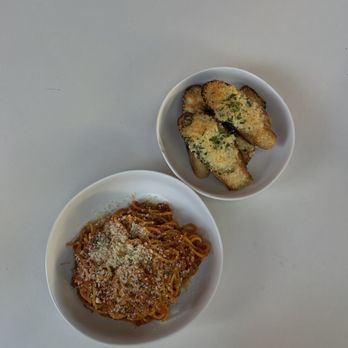 Pasta Corner - Spaghetti Alla Bolognese Pasta and Garlic Bread - Pasta Shops Near Me - Los Angeles, California Pasta Corner - Spaghetti Alla Bolognese Pasta and Garlic Bread - Pasta Shops Near Me - Los Angeles, California