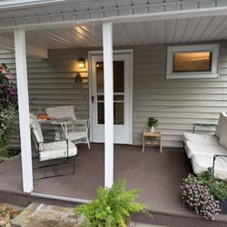 Modern Homestead Guest House - Comfortable back patio. Great for visiting.