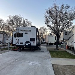 A Country Rv Park - Parking spots