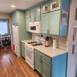 Signature Contracting - Custom cabinet install
