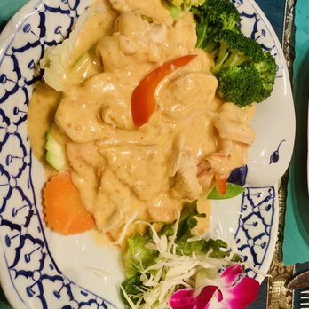 Thai Palace - Two friends shrimp and chicken panang - Thai Near Me - Bradenton, Florida Thai Palace - Two friends shrimp and chicken panang - Thai Near Me - Bradenton, Florida
