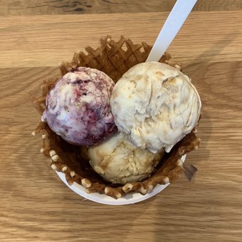 Jeni's Splendid Ice Creams - Gooey butter cake, bramble berry crisp, and biscuits and peach jam from top to bottom - Ice Cream & Frozen Yogurt Near Me - Durham, North Carolina Jeni's Splendid Ice Creams - Gooey butter cake, bramble berry crisp, and biscuits and peach jam from top to bottom - Ice Cream & Frozen Yogurt Near Me - Durham, North Carolina