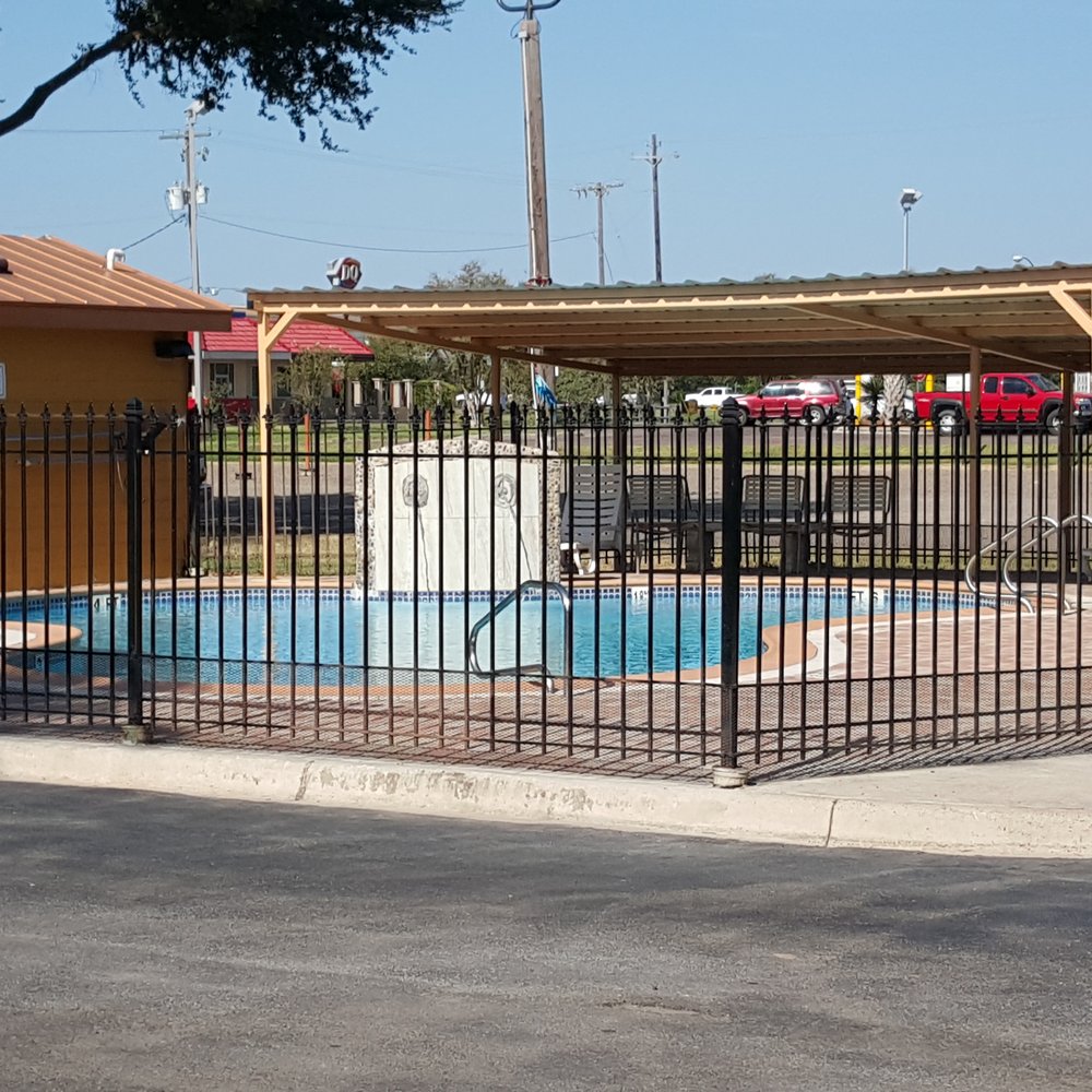Super 8 by Wyndham Donna - Hotels Near Me - Donna, Texas Super 8 by Wyndham Donna - Hotels Near Me - Donna, Texas