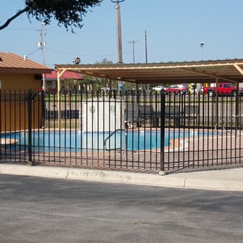 Super 8 by Wyndham Donna - Hotels Near Me - Donna, Texas